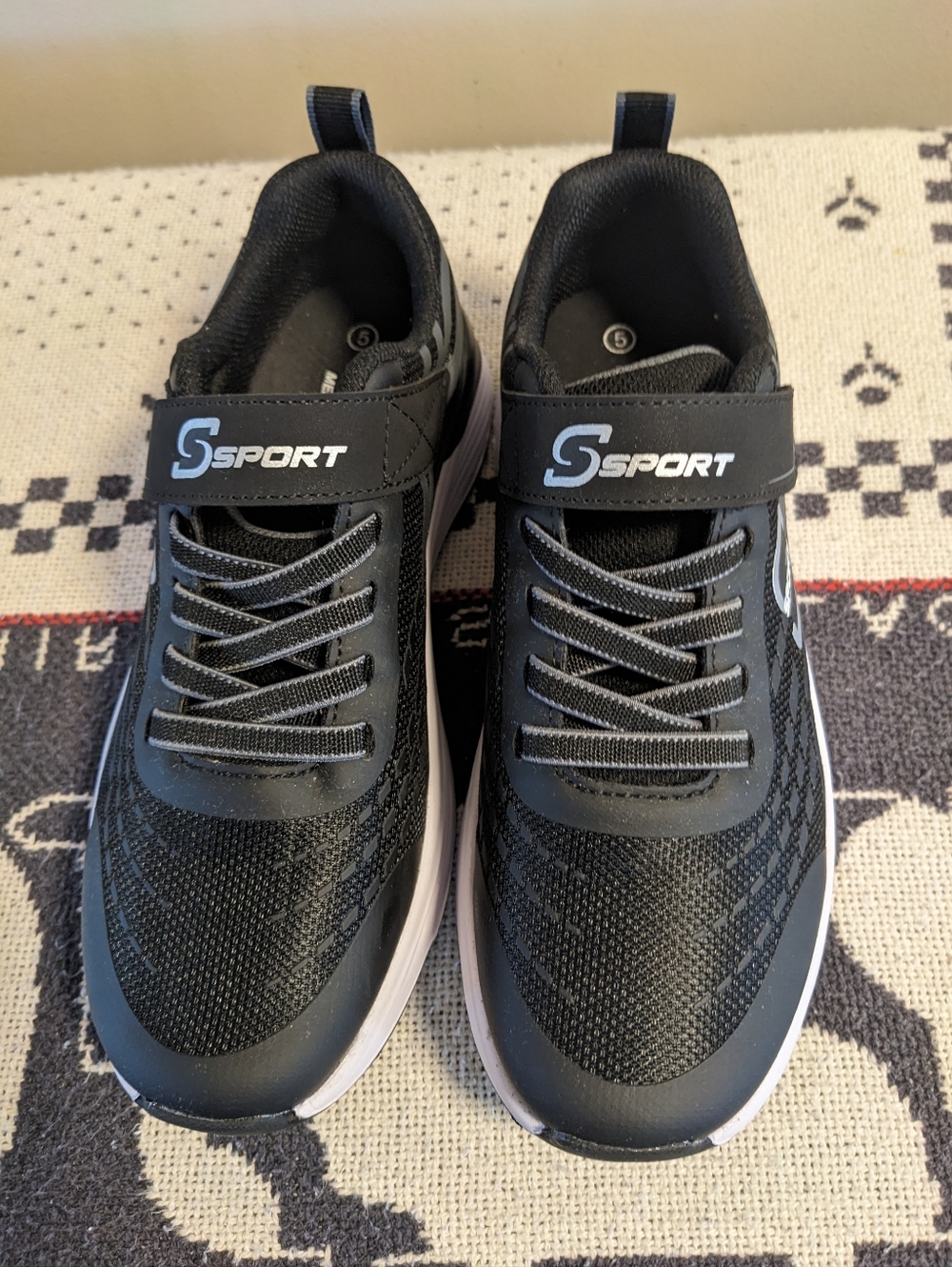 Skechers Boys Black & White Athletic Sneaker with Strap Size 5 - Picture 2 of 5